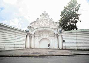 white-gate-(b)